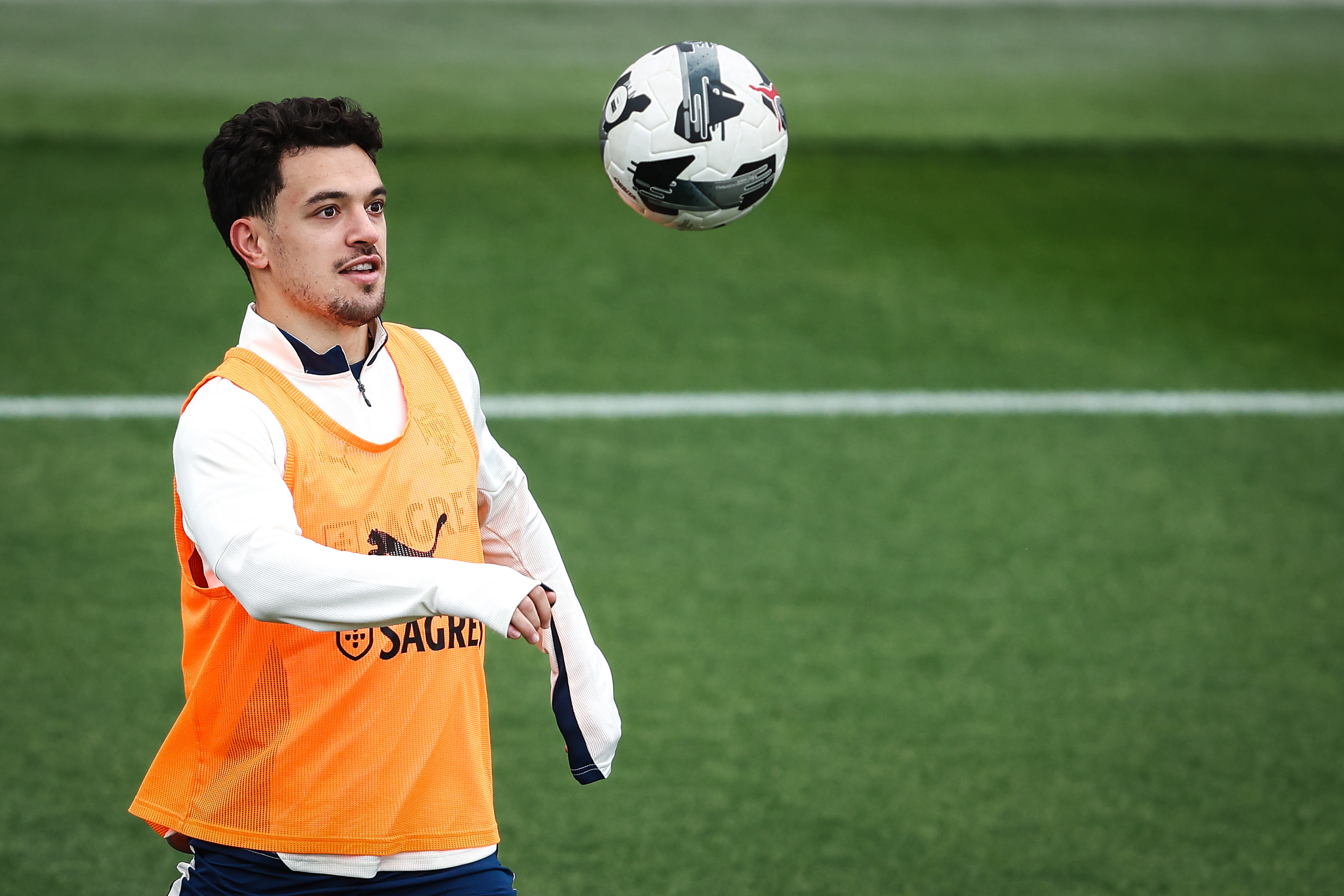 爱游戏-包含葡萄牙体育训练开放日，赛前官宣签约引欢呼，CBA季后赛在即，控场能力受关注的词条