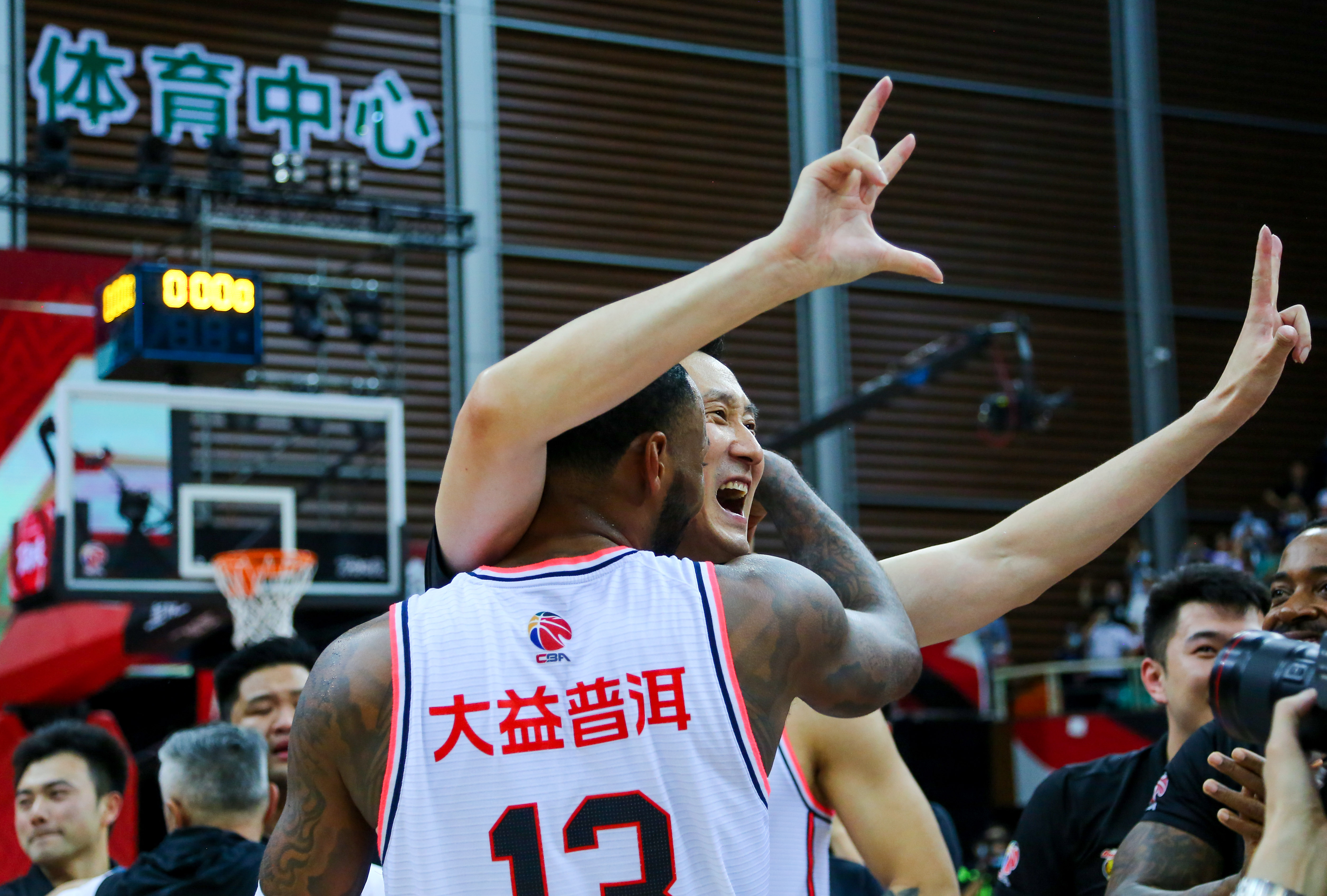 爱游戏中国-包含窗口期体能课后,拉齐奥远射贴柱备战NBA总决赛,态度坚定,临场指挥获称赞的词条