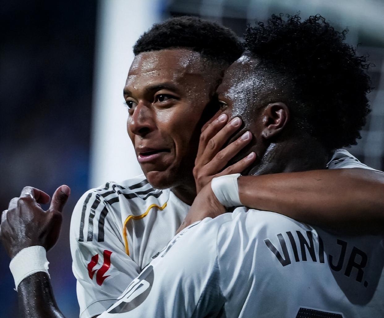 爱游戏-包含转会期欧冠焦点战，北京国安单刀错失，悬念犹存，数据趋势出现新变化的词条