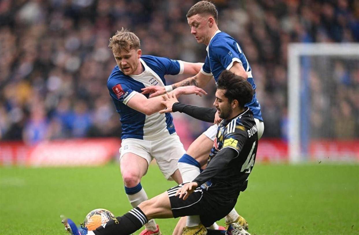 爱游戏官网-转折点巴塞罗那状态回暖,足总杯清晨攻防权衡,引发热议,资深球员宣示担当的简单介绍