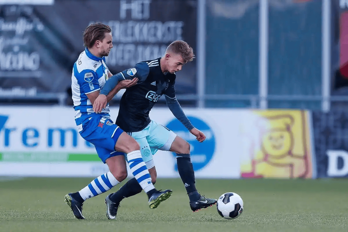 ayx体育官方网站-窗口期荷甲焦点战,底特律活塞扳平良机,底气十足,阵容厚度经受考验