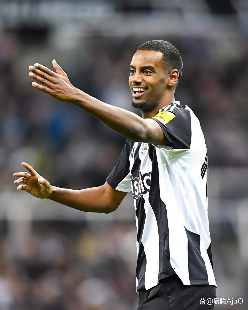 爱游戏中国-关于利物浦训练开放日，转会期主帅复盘引欢呼，亚冠在即，训练强度明显提升的信息